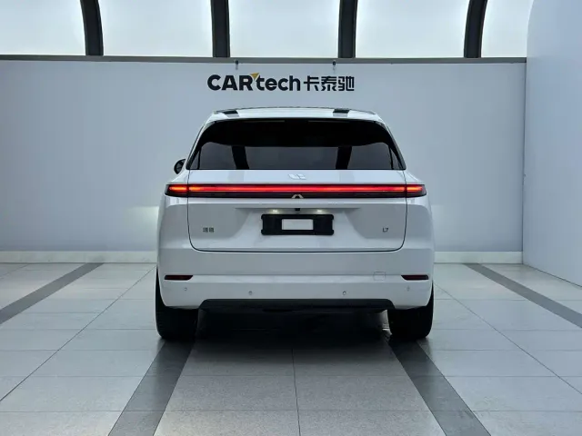 Li Auto L7 — Фото автомобиля 9