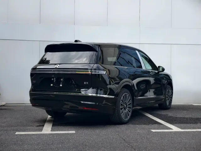 Nio ES8 — Фото автомобиля 4