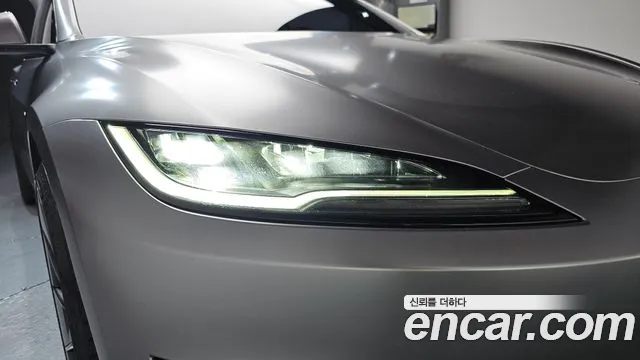Tesla Model 3 — Фото автомобиля 21