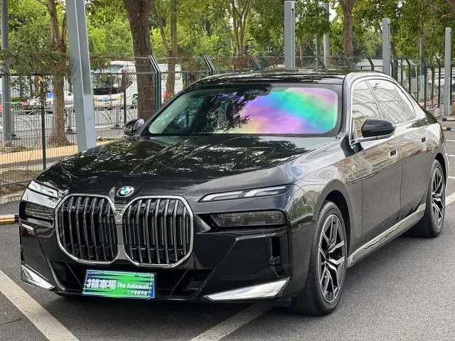 Фотография автомобиля — BMW 7 Series