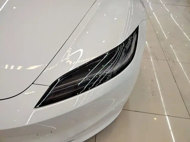 Tesla Model 3 — Фото автомобиля 23