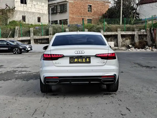Audi A4L — Фото автомобиля 12