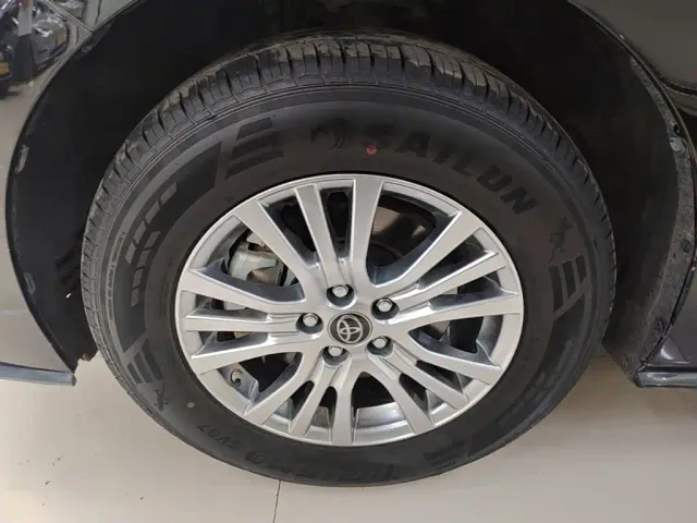 Toyota Sienna — Фото автомобиля 22