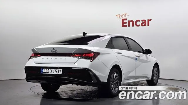 Hyundai Avante CN7 — Фото автомобиля 2