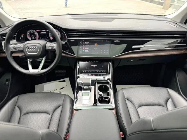 Audi Q7 — Фото автомобиля 7