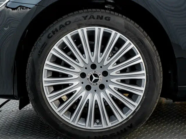 Mercedes-Benz E-Class — Фото автомобиля 10