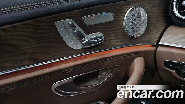 Mercedes-Benz E-Class — Фото автомобиля 15