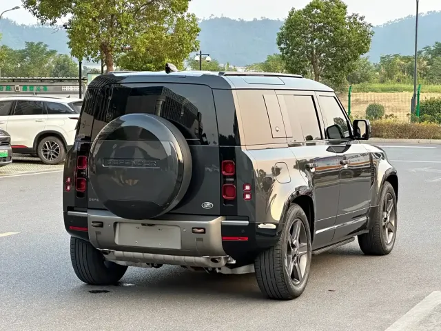 Land Rover Land Rover Defender 2023 Model 110 3.0T P400 X-DYNAMIC HSE — Фото автомобиля 3