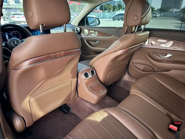 Mercedes-Benz E-Class — Фото автомобиля 10
