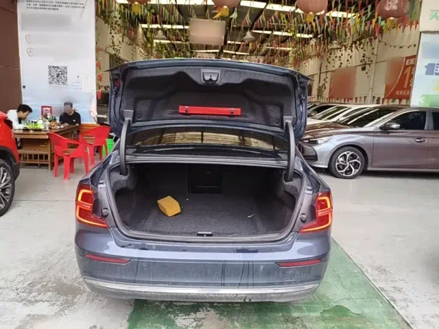 Volvo S60 — Фото автомобиля 18