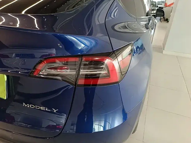 Tesla Model Y — Фото автомобиля 7