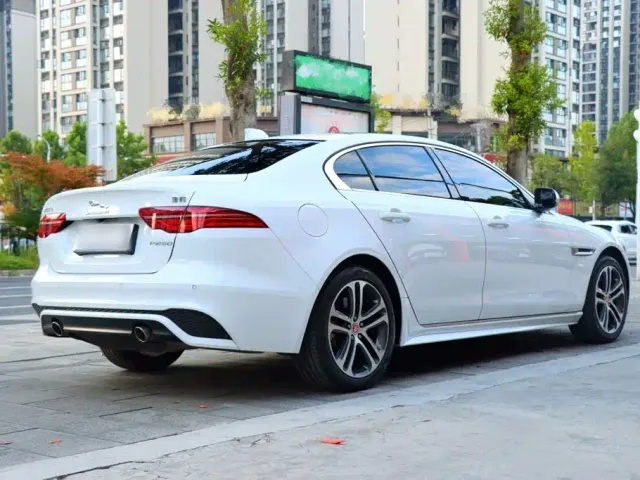 Jaguar XEL — Фото автомобиля 5