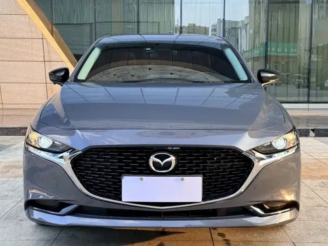 Mazda Axela — Фото автомобиля 8