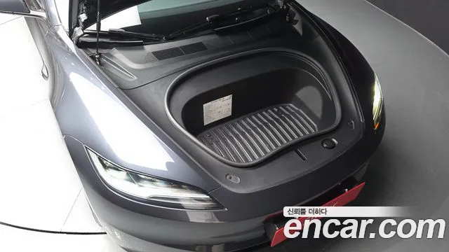 Tesla Model 3 — Фото автомобиля 5