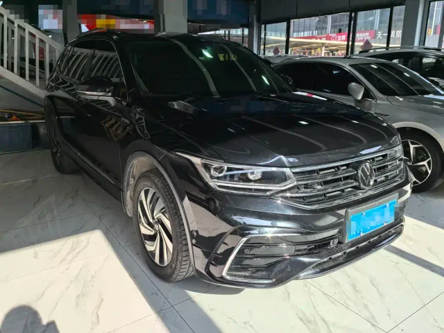 Volkswagen Tiguan L — Фото автомобиля 3