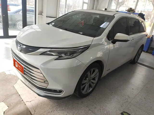 Фотография автомобиля — Toyota Sienna