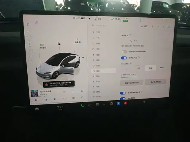 Tesla Model 3 — Фото автомобиля 12