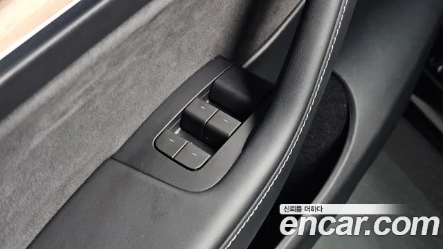 Tesla Model Y — Фото автомобиля 30