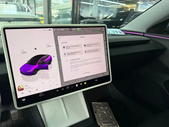 Tesla Model 3 — Фото автомобиля 6