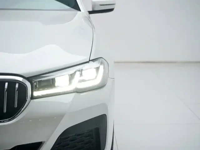 BMW 5 Series — Фото автомобиля 12
