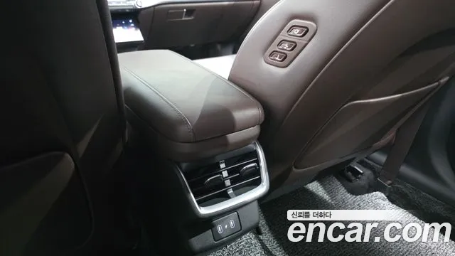Hyundai Grandeur Grandeur (GN7) 2.5 Бензин 2WD — Фото автомобиля 29