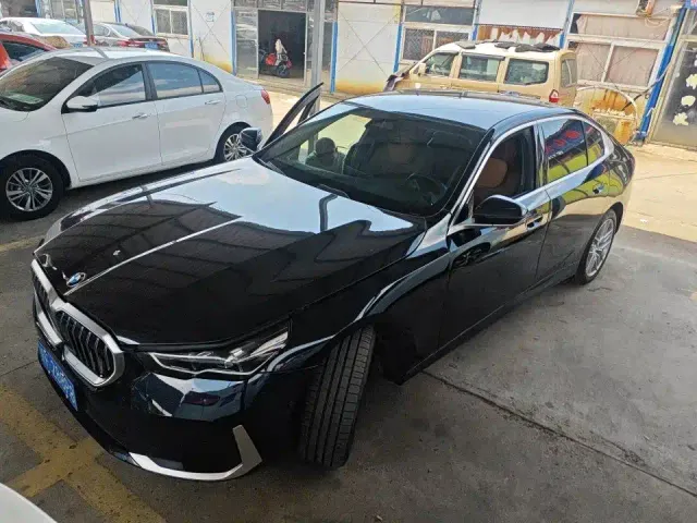 Фотография автомобиля — BMW 5 Series