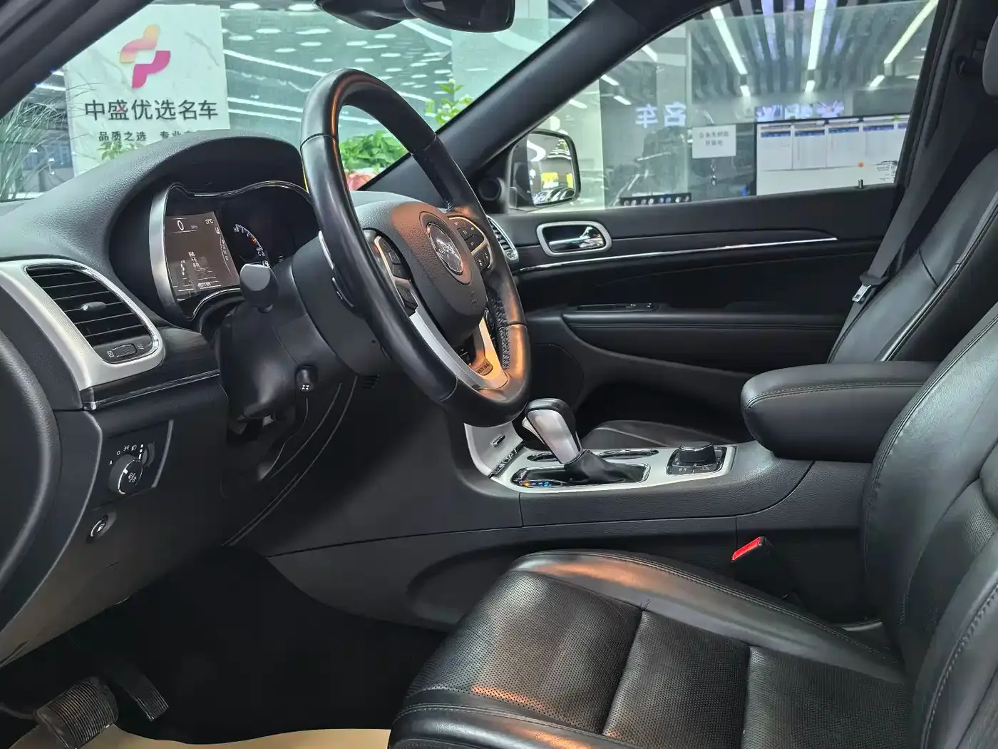 Jeep Grand Cherokee (Import) 2021 3.0L 80th Anniversary Edition — Фото автомобиля 12
