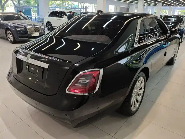 Rolls-Royce Ghost — Фото автомобиля 7