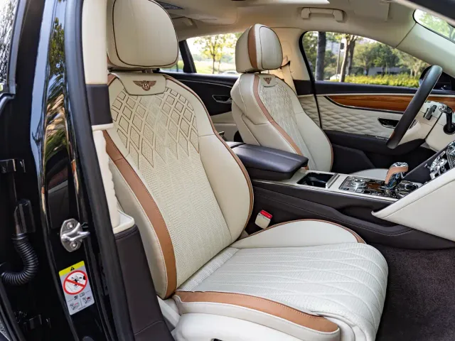 Bentley Flying Spur — Фото автомобиля 7