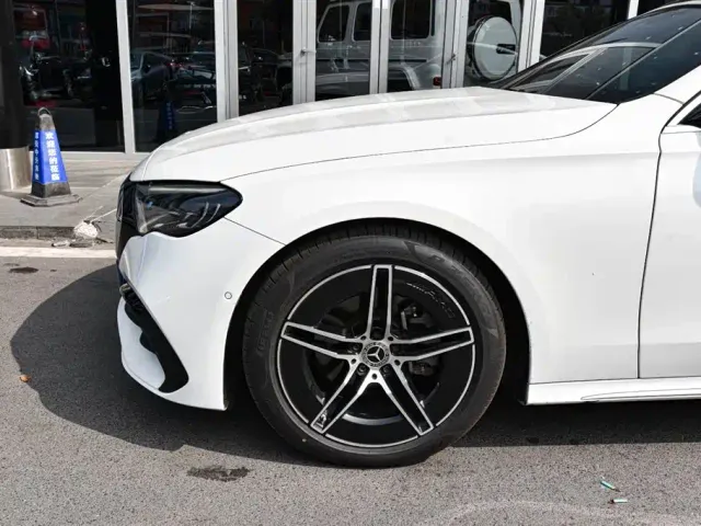 Mercedes-Benz E-Class — Фото автомобиля 4