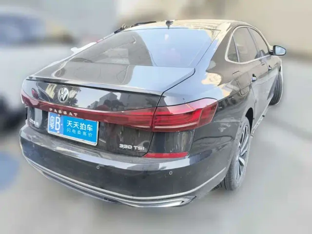 Volkswagen Passat — Фото автомобиля 2