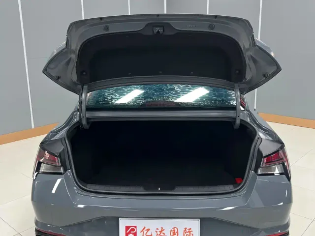 Hyundai Elantra — Фото автомобиля 16