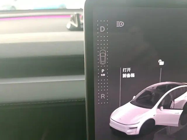 Tesla Model Y — Фото автомобиля 13