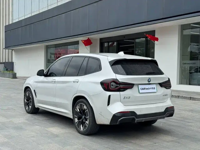 BMW iX3 — Фото автомобиля 4