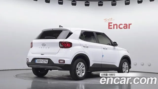 Hyundai Venue — Фото автомобиля 2