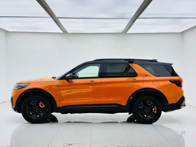 Ford Explorer — Фото автомобиля 4