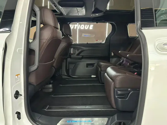Toyota Sienna — Фото автомобиля 5