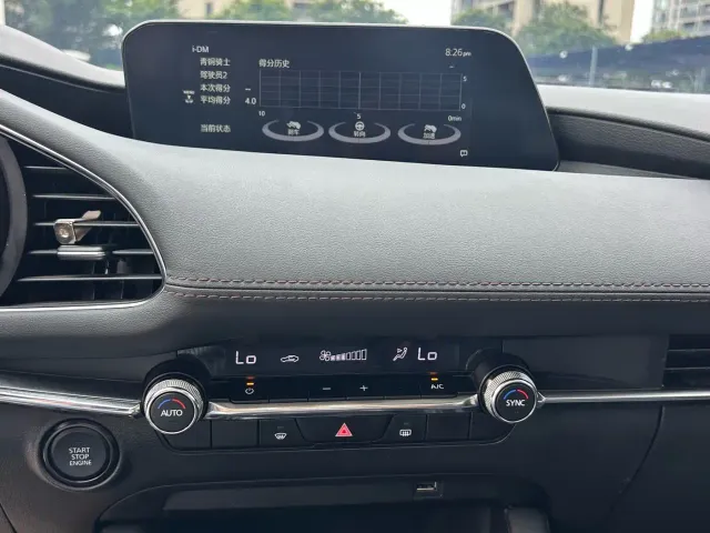 Mazda Axela — Фото автомобиля 13