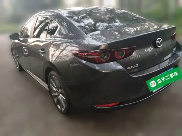 Mazda Axela — Фото автомобиля 4