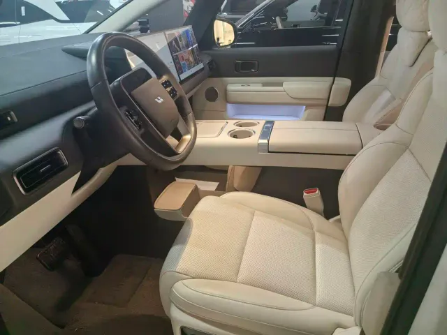 Li Auto MEGA — Фото автомобиля 5