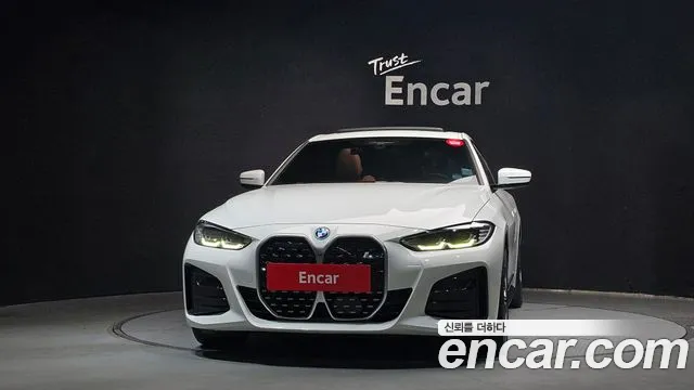 BMW i4 — Фото автомобиля 3