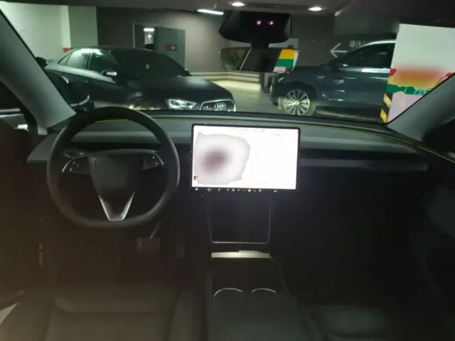 Tesla Model Y — Фото автомобиля 9