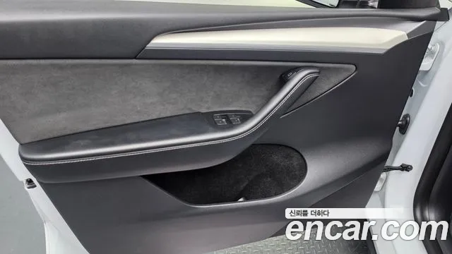 Tesla Model Y — Фото автомобиля 13
