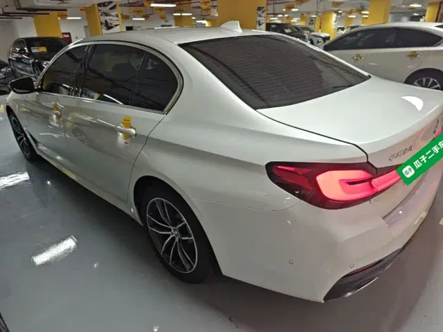 BMW 5 Series — Фото автомобиля 4