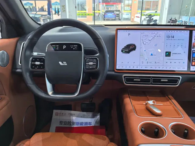 Li Auto L7 — Фото автомобиля 11