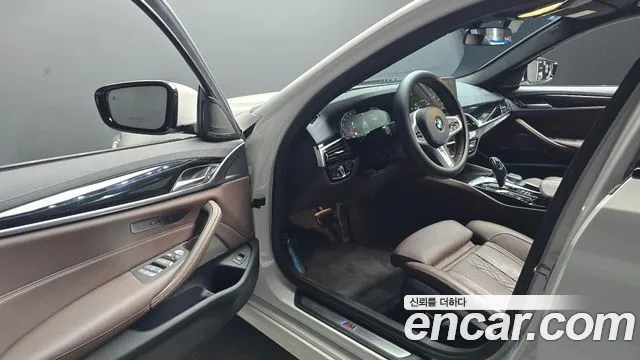BMW 5 Series G30 — Фото автомобиля 15