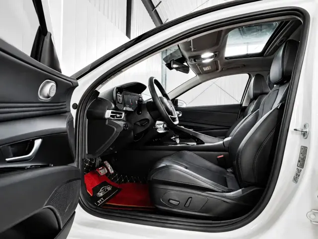 Hyundai Elantra — Фото автомобиля 12