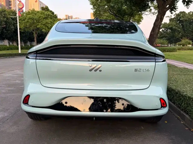 IM Motors LS6 — Фото автомобиля 3