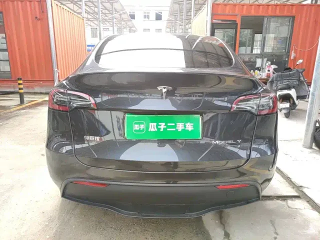 Tesla Model Y — Фото автомобиля 5