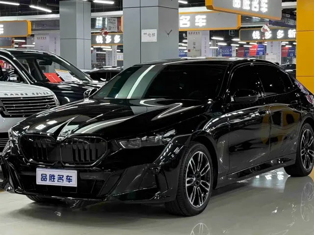 Фотография автомобиля — BMW 5 Series